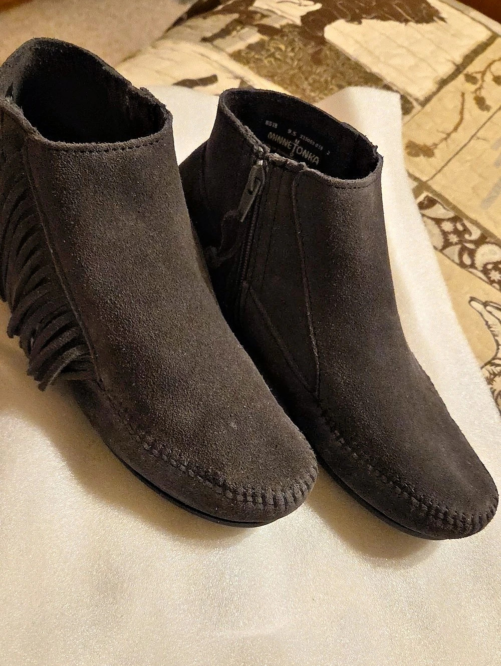 Minnetonka Double Fringe Side Zip Boot Black US 9.5